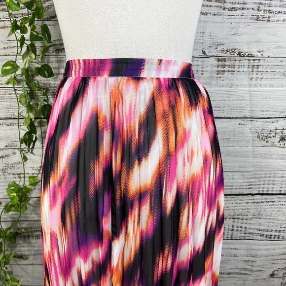 Worthington Skirt size 12 Pink Purple Black Pleated Sheer Chevron Knee Modest - Picture 4 of 12